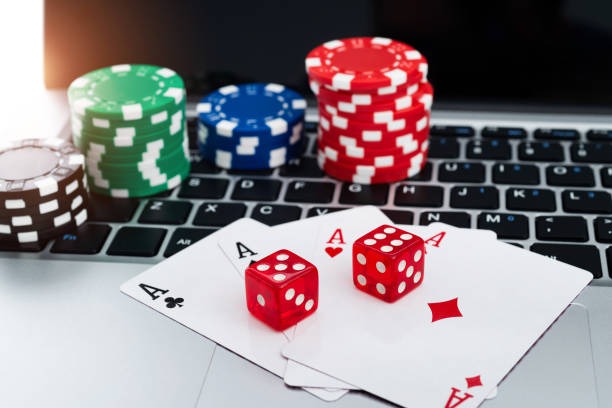 Super Sic Bo live-dealer table on lxtoto link showing dice roll and payout table